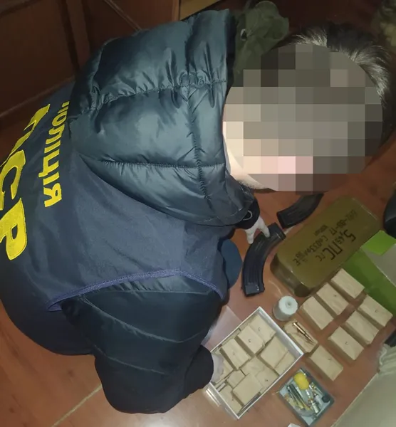 Житель Луцького району зберігав удома цілий арсенал (фото)