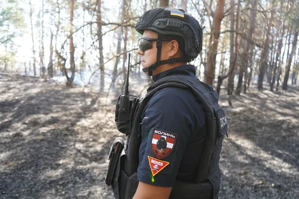 Показали, як волинські сапери працюють на Донеччині (фото)