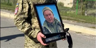 На Волині провели в останню дорогу Героя Олександра Хмарука (фото)