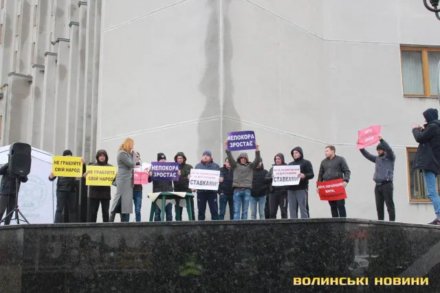 Під Волинською ОДА страйкували «євробляхарі»(фото)