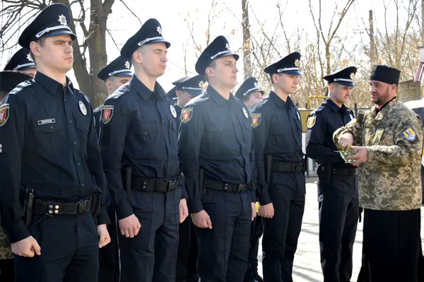 Нові патрульні поліцейські розповіли, як треба себе поводити на Пасху (фото)