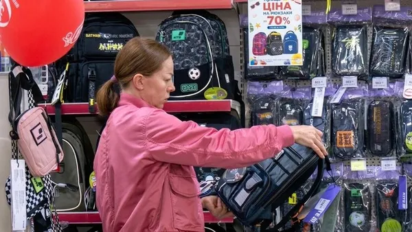 Гроші з «Пакунку малюка» можна використати на шкільне приладдя та канцелярські товари, книги, дитячий одяг та взуття