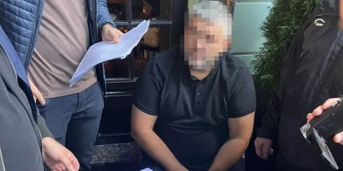 Чиновник Мін’юсту за хабарі дозволяв підприємцям використовувати ув’язнених на виробництві