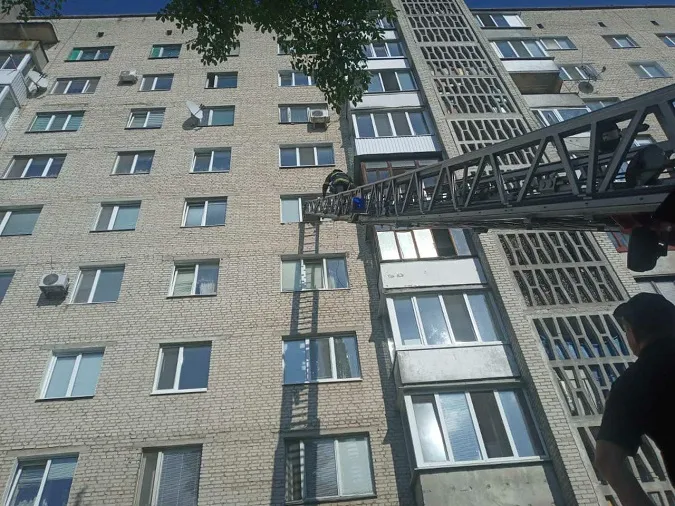 Не виходив на зв'язок декілька днів: у Луцьку у квартирі знайшли тіло чоловіка (фото)