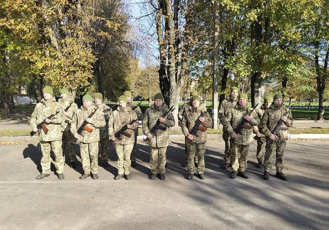 І контрактники, і мобілізовані: у Луцьку прикордонники склали присягу (фото)