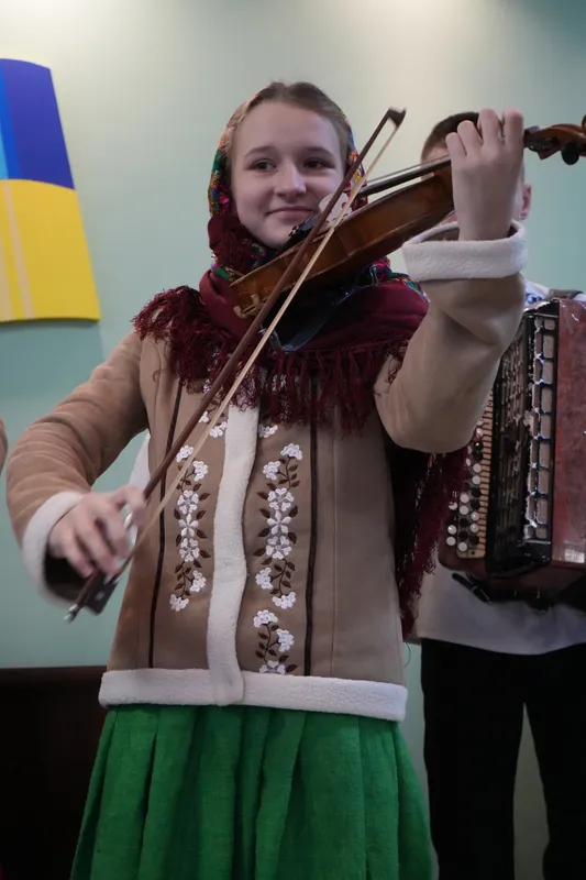 Як талановиті дітки колядували для волинських рятувальників (фото)