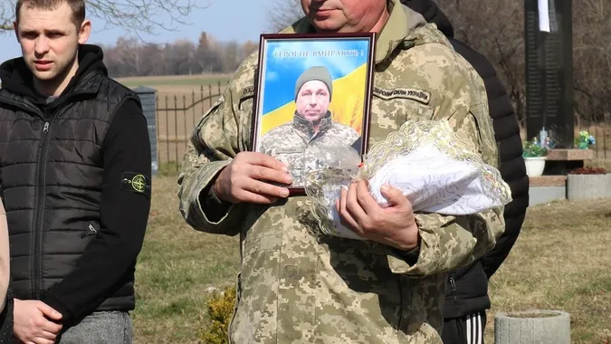 Загинув на Курщині: Волинь провела в останню дорогу воїна Андрія Мацерука (фото)