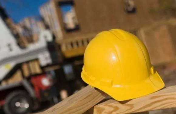 Будівельник у Луцьку міг впасти не випадково: триває розслідування (відео)