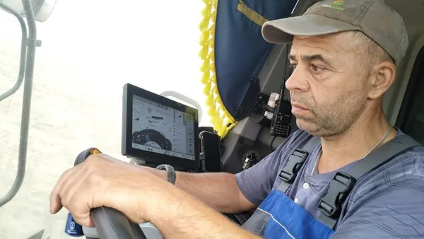 Волинь у п'ятірці областей з урожайністю соняшника: обмолотили 3 тисячі гектарів (фото, відео)