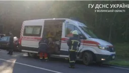 Смертельна аварія на Волині: жінку з-під авто витягали рятувальники (відео)