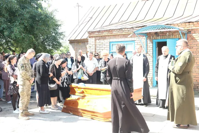 У громаді на Волині попрощалася із Захисником України Володимиром Соняком (фото)