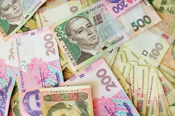 В яку суму обходяться українцям лікування і відпочинок чиновників (інфографіка)