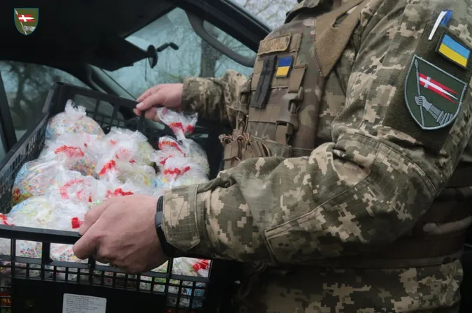 У кожній пасці – любов і турбота: волинським воїнам везуть гостинці на фронт (фото)
