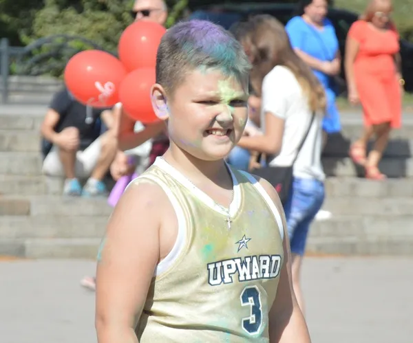 Забарвлені та щасливі: у Луцьку кольорові святкування Дня молоді (фото) 