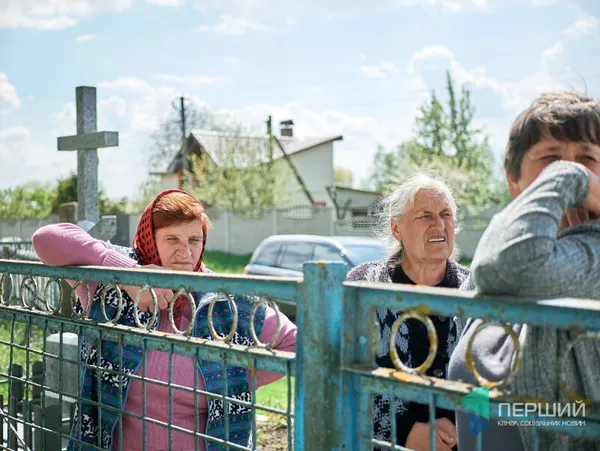 «Ви здуріли чи шо»: у Пальчі священник не захотів переходити з громадою в ПЦУ (фото)