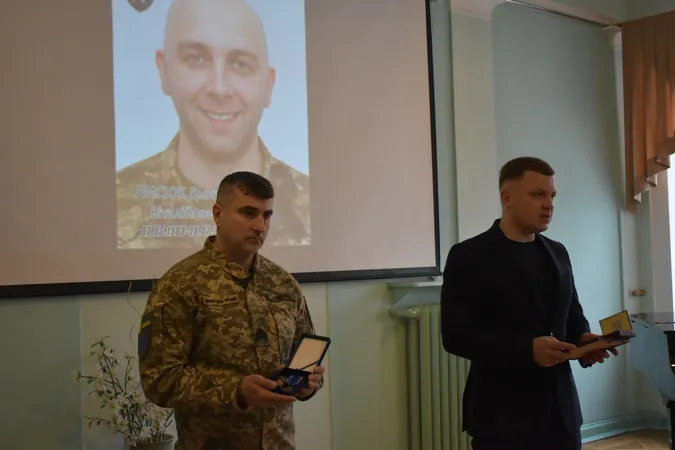 На Волині родинам 34 полеглих воїнів вручили посмертні державні нагороди (фото)