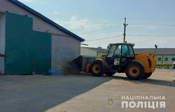 Притиснув ковшем: повідомили подробиці загибелі жінки на волинському підприємстві (фото, відео)