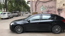 Вандали пошкодили автомобіль лучанина, поки він відійшов на 10 хвилин