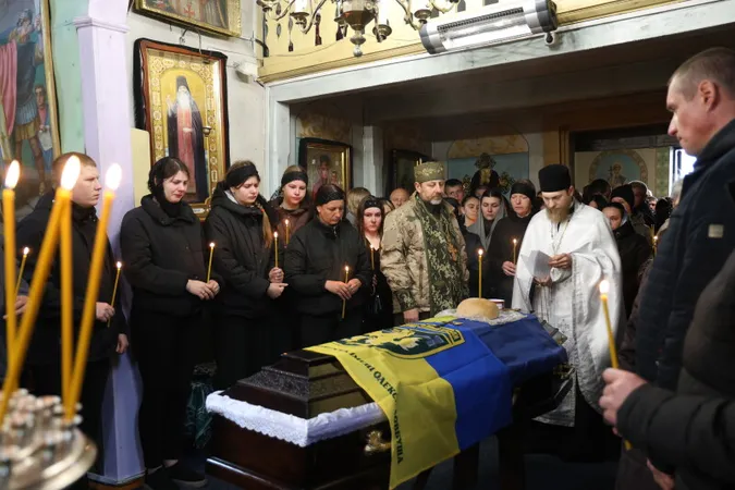 У Луцькій громаді попрощалися з полеглим Героєм Іваном Матвіюком (фото)