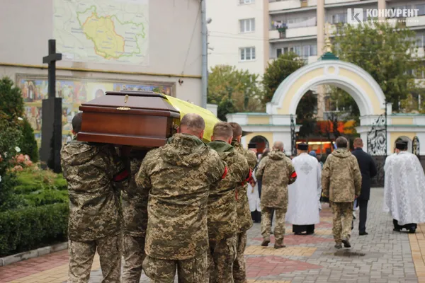 «Був доброю душею»: у  Луцьку попрощалися із воїном Юрієм Сапожником (фото, відео)