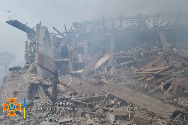 У Дніпрі авіаудар по дитсадку і будинку, є загиблий (фото, відео)
