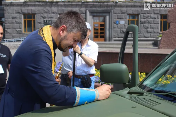 «Слава Ісусу Хресту! Слава Україні!» – написав священнослужитель