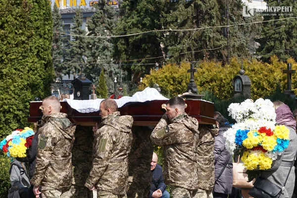 Луцьк на колінах: попрощалися з двома полеглими Героями (фото, відео)
