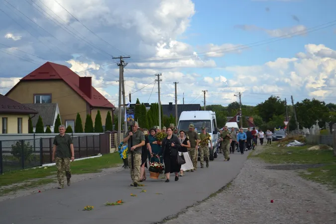 Навіки додому: на Волині попрощалися з загиблим воїном Сергієм Павловським