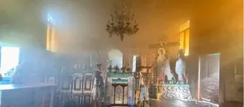 На Волині горіла дерев'яна церква: рятувальники майже дві години боролися з вогнем (фото)