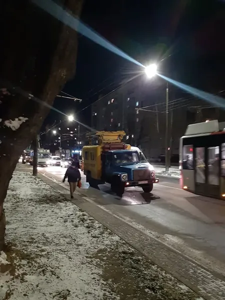 Тролейбуси стоять: у Луцьку на Молоді – обрив контактної мережі (фото)