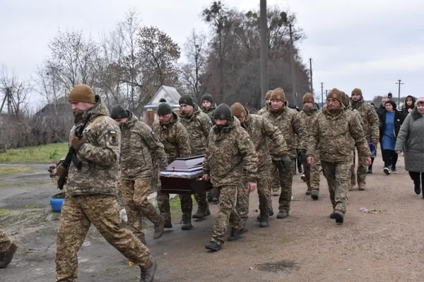 Назавжди 40: на Волині провели в останню дорогу воїна Олександра Максимука (фото)