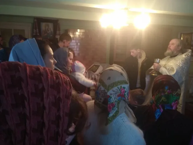 В Озерянах віряни УПЦ (МП) моляться в будинку священика (фото)