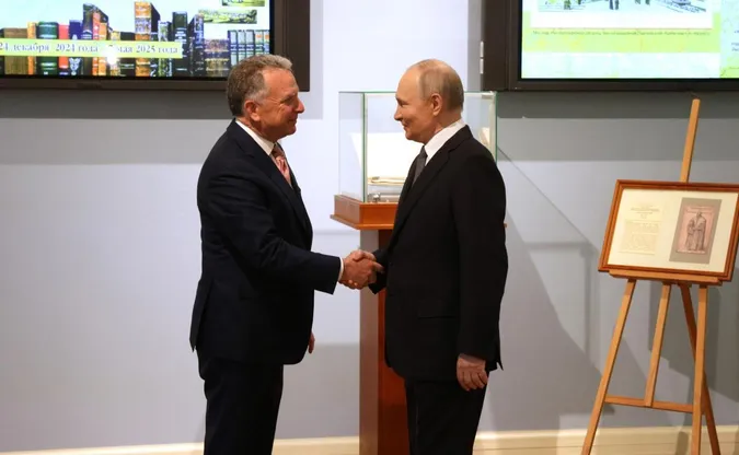 Путін зустрівся з трьома посланцями Трампа: Кремль зробив різку заяву