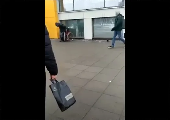 Нова «точка»: у Луцьку продовжує жебракувати псевдоінвалід (відео)