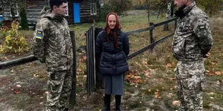 «Думала, що не переживу ніч»: прикордонники з дроном врятували пенсіонерку, яка заблукала в лісі