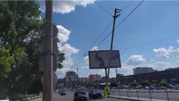 У Луцьку навпроти Там-Таму відвалився тримач лінії електромереж (фото)