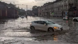 Вулиці Нововолинська затопило через негоду (відео)