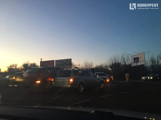 У Луцьку на Набережній ДТП: утворився затор (фото)