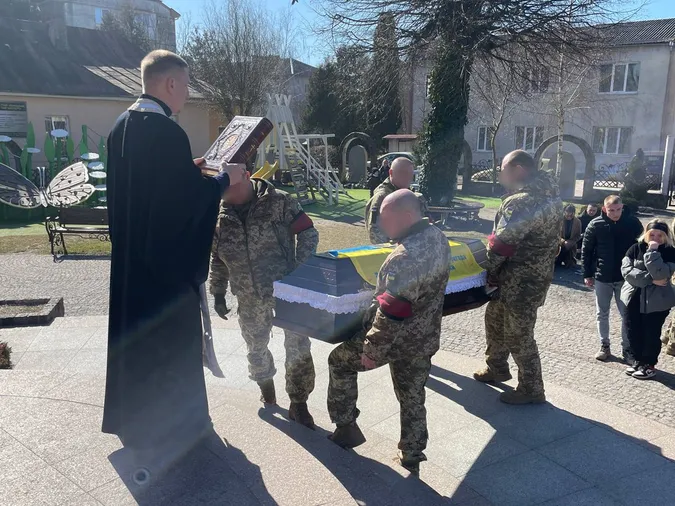 На Волині попрощалися із загиблим захисником Анатолієм Єрмаковим (фото)