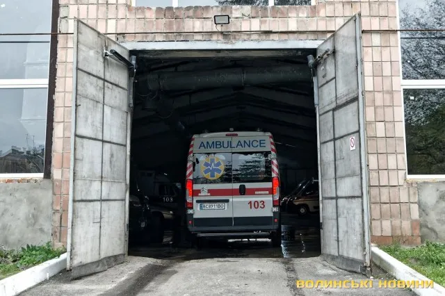 «Інколи немає часу випити чай» – як на Волині працюють ковідні медичні бригади (фото)