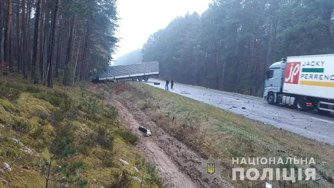 На дорозі розкидані уламки автівки: в Оконську – смертельна аварія (фото)