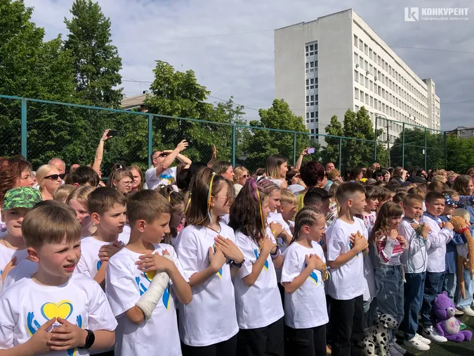 У луцькому ліцеї №9 відгуляли свято початкової школи (фото)