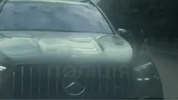 У Луцьку водій Mercedes виїхав на зустрічну під час хвилини мовчання: як його покарали (відео)