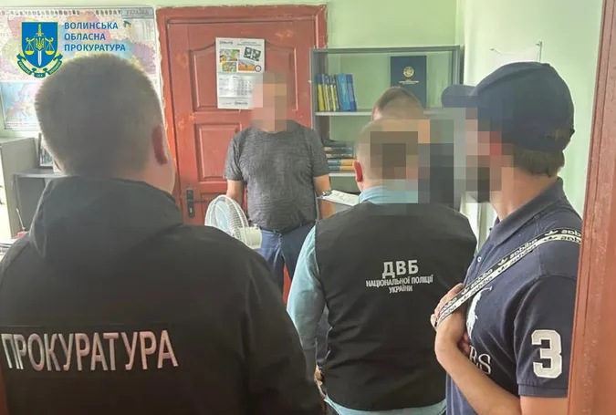 На Волині на хабарі затримали чиновника міграційної служби (фото)