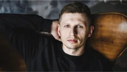 Фронтмен гурту «Фіолет» приміряв образ блондинки (фото)