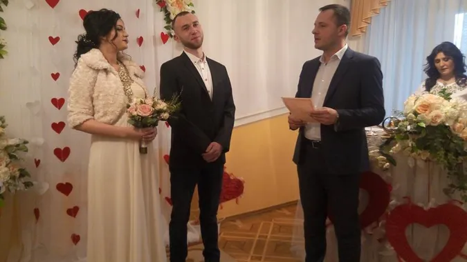 Розповіли, скільки пар одружились у Луцьку в День святого Валентина (фото)