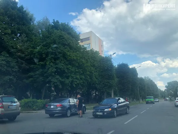 У Луцьку – аварія: вдарилися два автомобілі (фото)