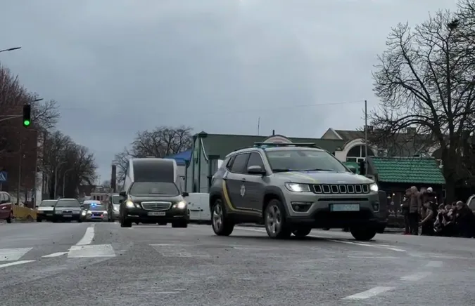 У Володимирі коридором шани провели загиблу поліцейську Вікторію Шпильку (відео)