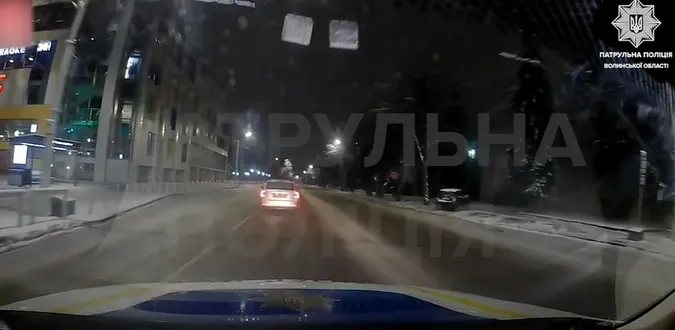 У Луцьку п'яний водій виїхав на смугу зустрічного руху (відео)