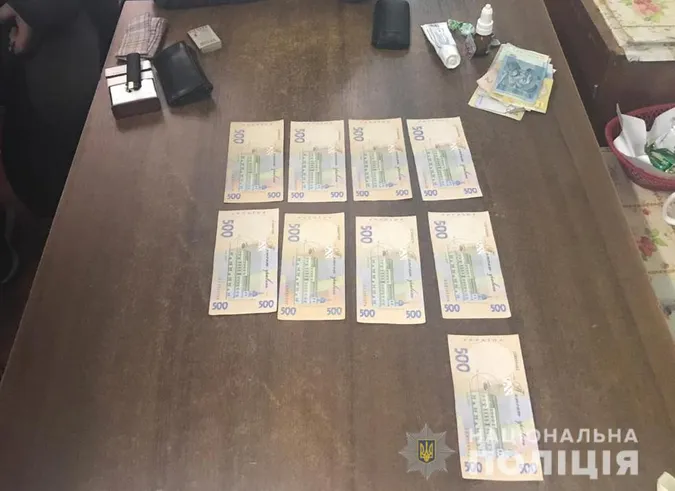 Посадовець РДА на Волині намовляв людей давати хабарі